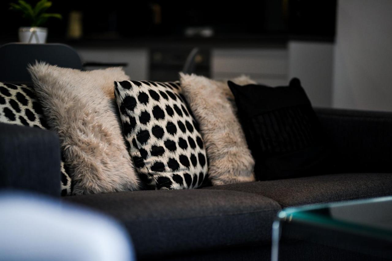 Onpoint Apartments - Spacious 2 Bedroom Apt - City Centre With Balcony Manchester Extérieur photo